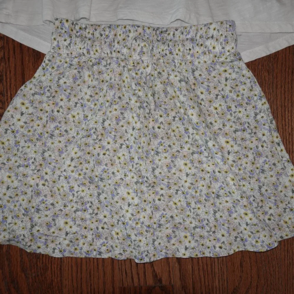 Girls Size Small Gap White Top with Copper Key Pastel Floral Skirt